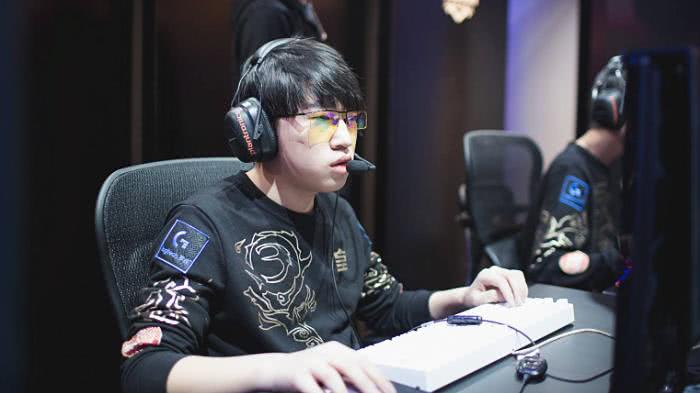 传球为罗本 传球为罗本