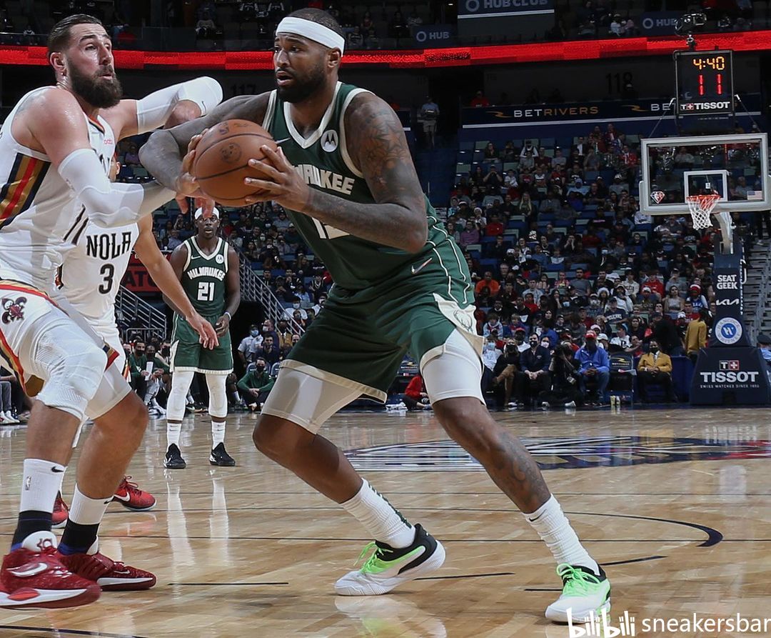 何轻易偷袭 何轻易偷袭